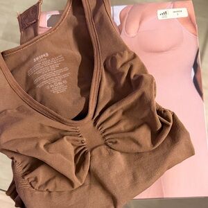 Skims seamless sculpt scoop neck thong bodysuit